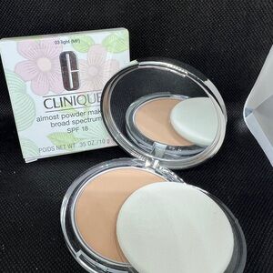 Clinique Almost Powder Makeup SPF 18 - Light
